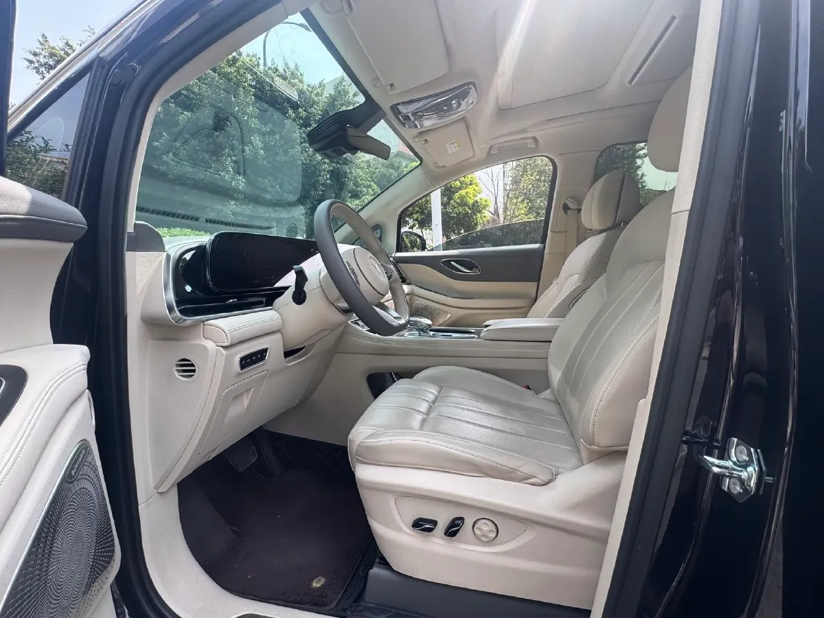 2024 Voyah Dream 1.5T 150HP L4 PHEV 43KWH,autocango,china used car exporter,china ev exporter,chinese used car exporter,chinese used ev exporter