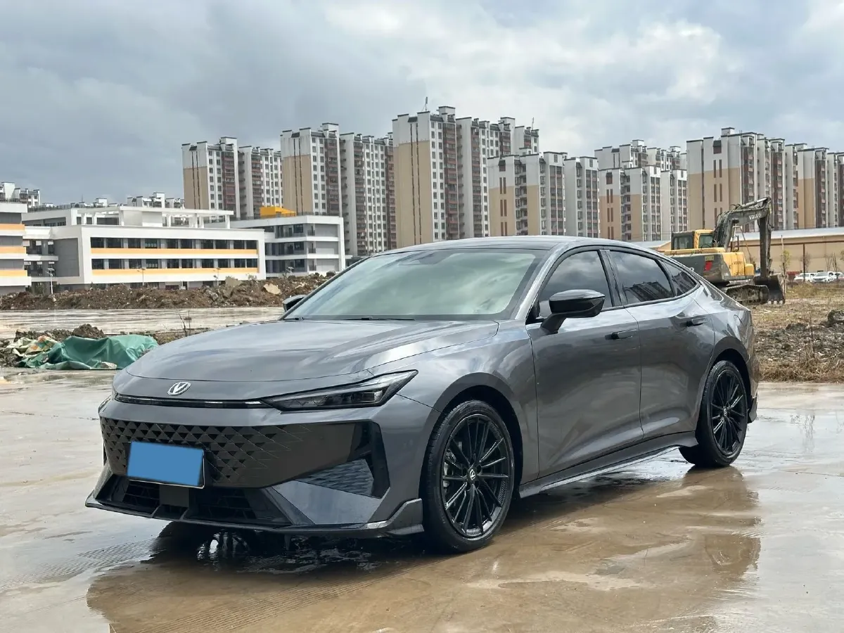 2024 ChangAn UNI-V 1.5T 188HP L4 7DCT,autocango,china used car exporter,china ev exporter,chinese used car exporter,chinese used ev exporter