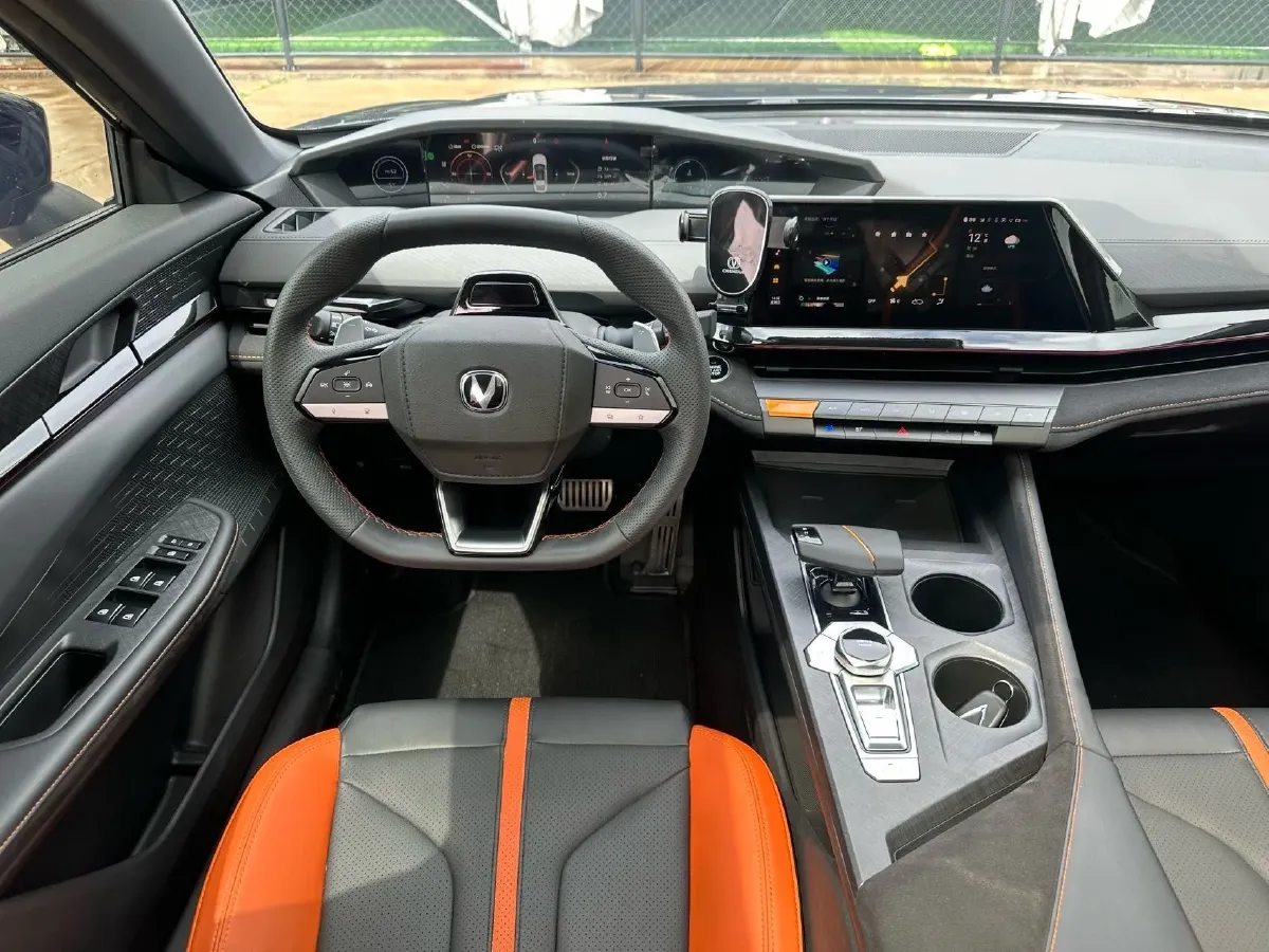 2024 ChangAn UNI-V 1.5T 188HP L4 7DCT,autocango,china used car exporter,china ev exporter,chinese used car exporter,chinese used ev exporter