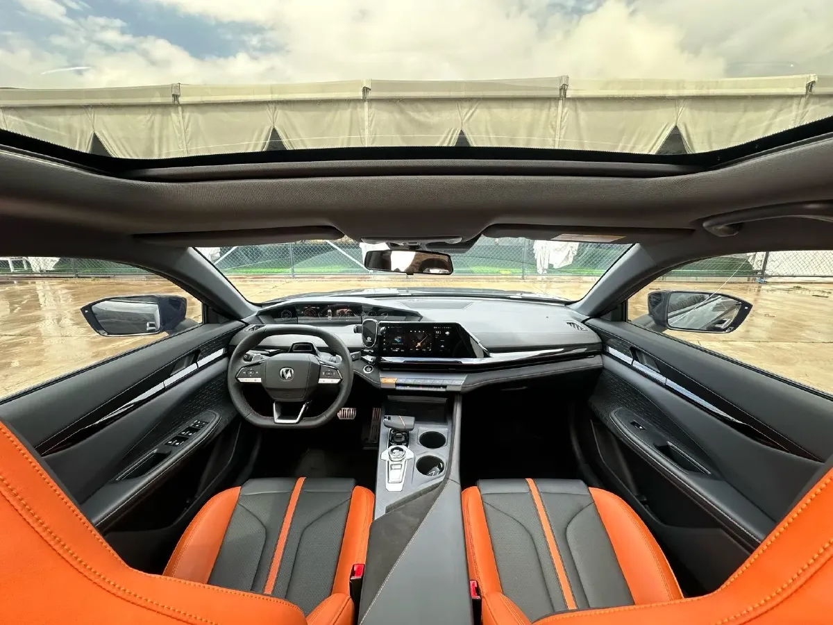 2024 ChangAn UNI-V 1.5T 188HP L4 7DCT,autocango,china used car exporter,china ev exporter,chinese used car exporter,chinese used ev exporter