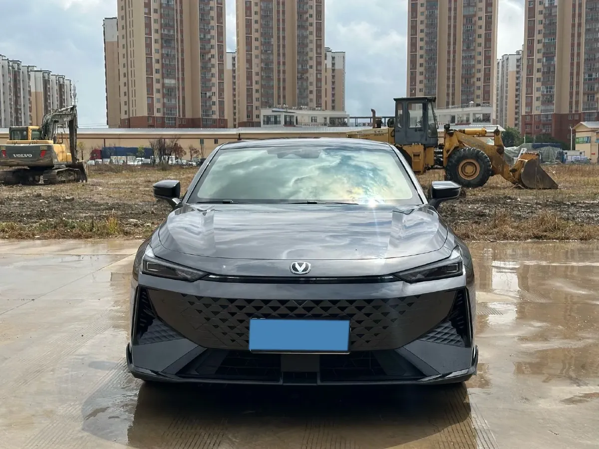 2024 ChangAn UNI-V 1.5T 188HP L4 7DCT,autocango,china used car exporter,china ev exporter,chinese used car exporter,chinese used ev exporter