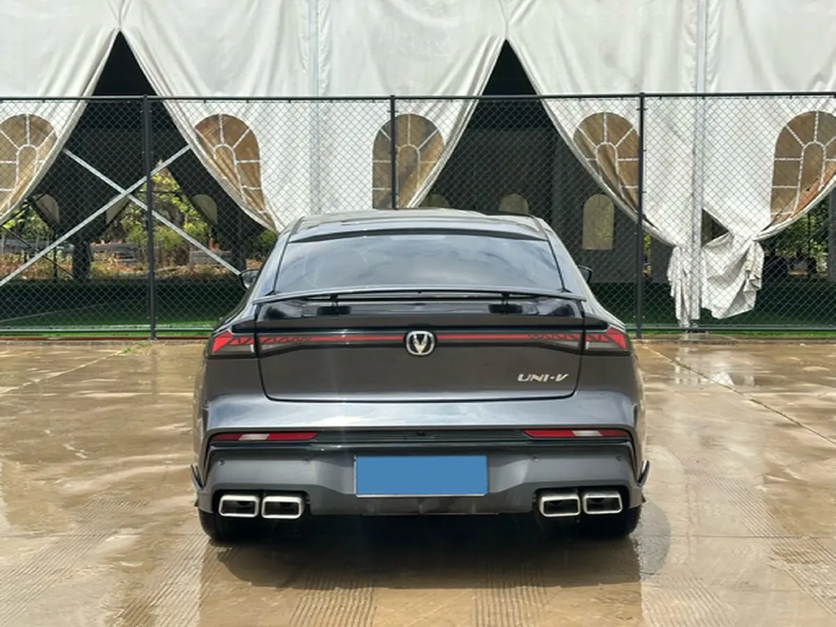 2024 ChangAn UNI-V 1.5T 188HP L4 7DCT,autocango,china used car exporter,china ev exporter,chinese used car exporter,chinese used ev exporter