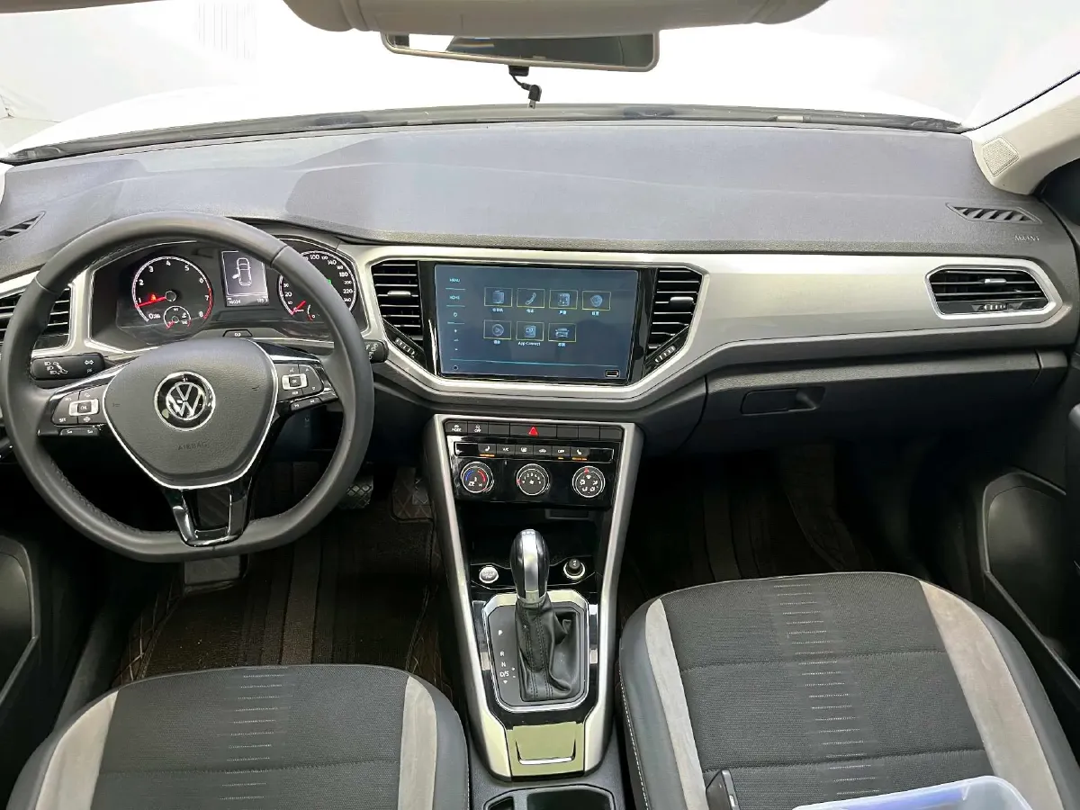 2022 Volkswagen T-Roc 1.4T 150HP L4 7DCT,autocango,china used car exporter,china ev exporter,chinese used car exporter,chinese used ev exporter