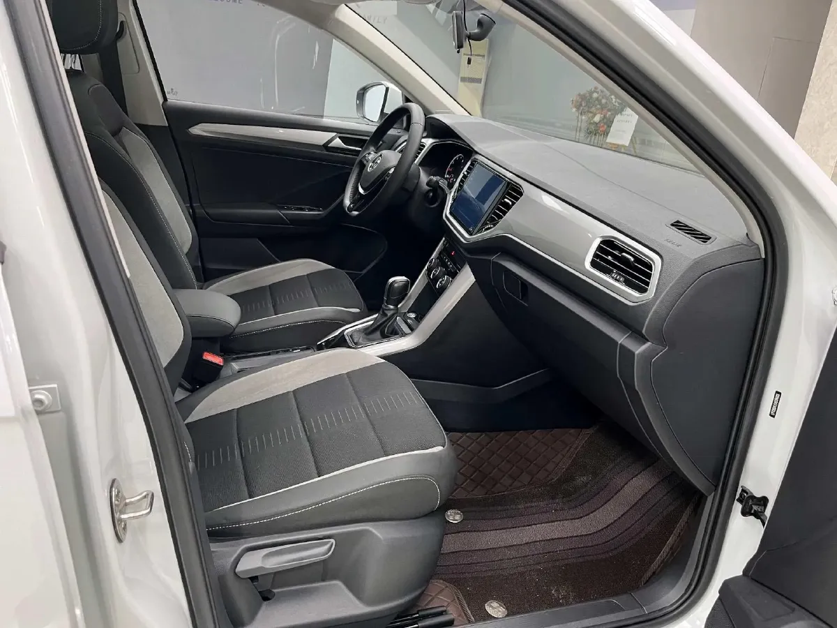2022 Volkswagen T-Roc 1.4T 150HP L4 7DCT,autocango,china used car exporter,china ev exporter,chinese used car exporter,chinese used ev exporter