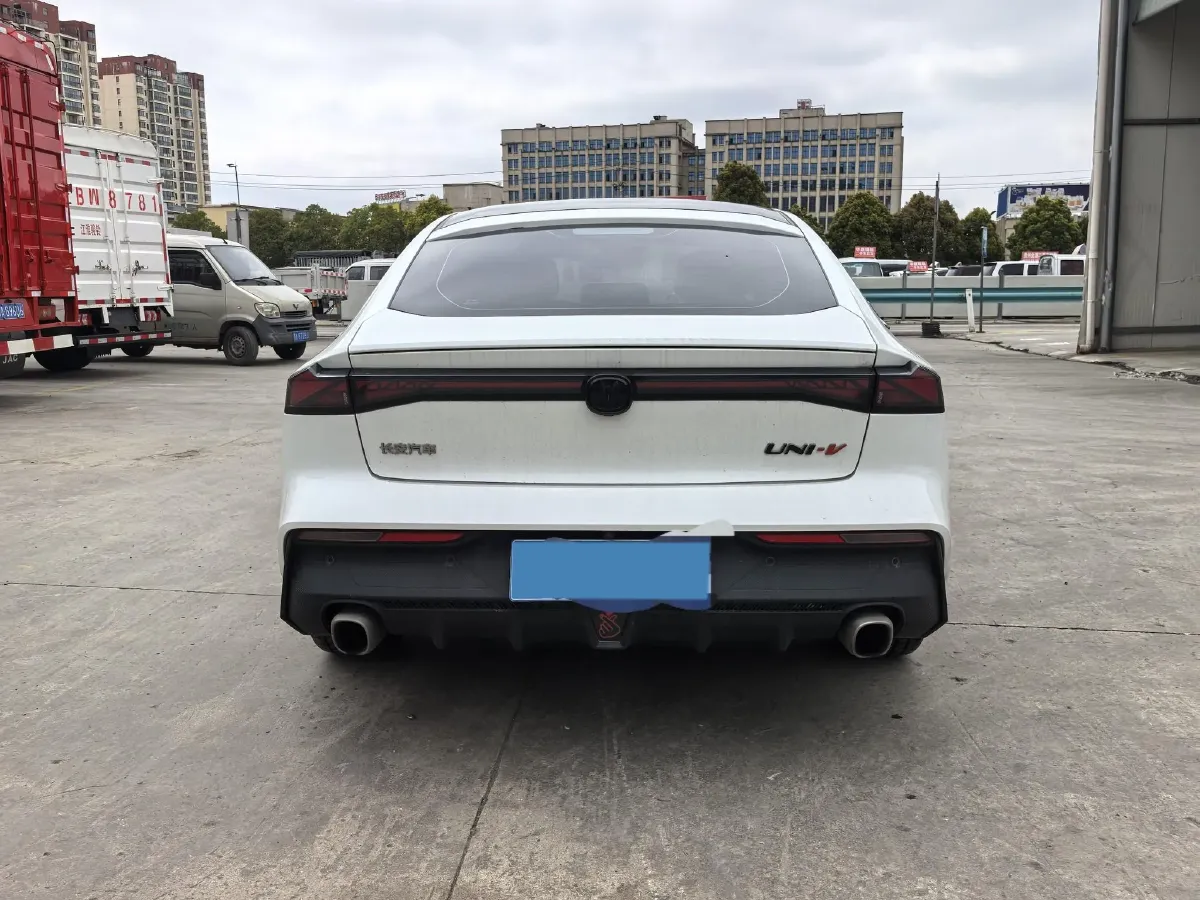 2022 ChangAn UNI-V 1.5T 188HP L4 7DCT,autocango,china used car exporter,china ev exporter,chinese used car exporter,chinese used ev exporter