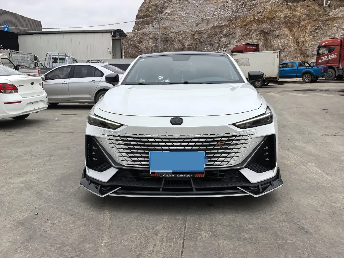 2022 ChangAn UNI-V 1.5T 188HP L4 7DCT,autocango,china used car exporter,china ev exporter,chinese used car exporter,chinese used ev exporter