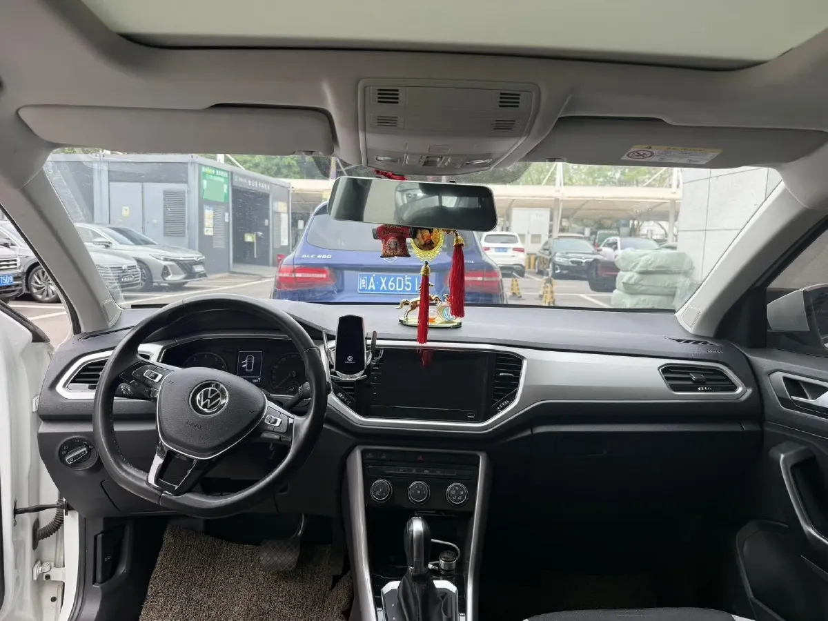 2022 Volkswagen T-Roc 1.4T 150HP L4 7DCT,autocango,china used car exporter,china ev exporter,chinese used car exporter,chinese used ev exporter