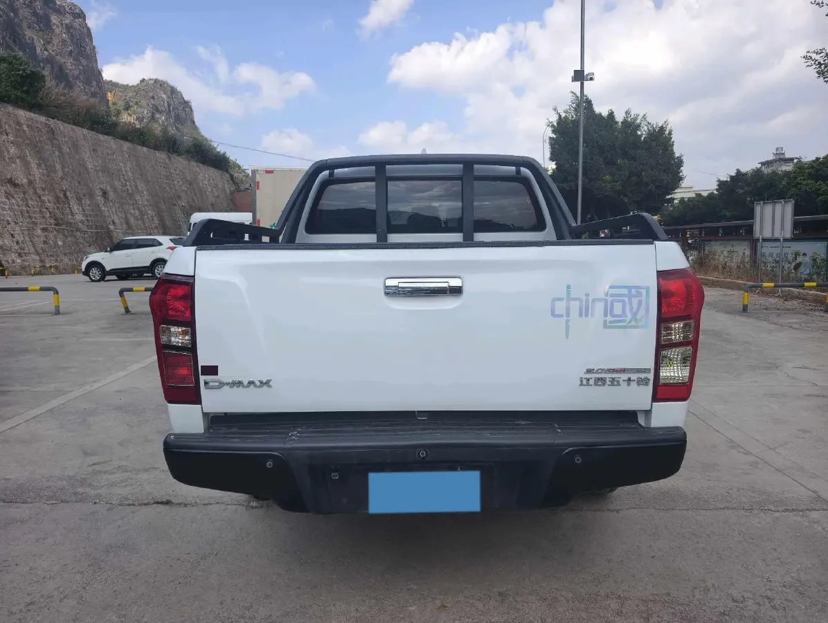 2019 Isuzu D-MAX 3.0T 177HP L4 6MT,autocango,china used car exporter,china ev exporter,chinese used car exporter,chinese used ev exporter