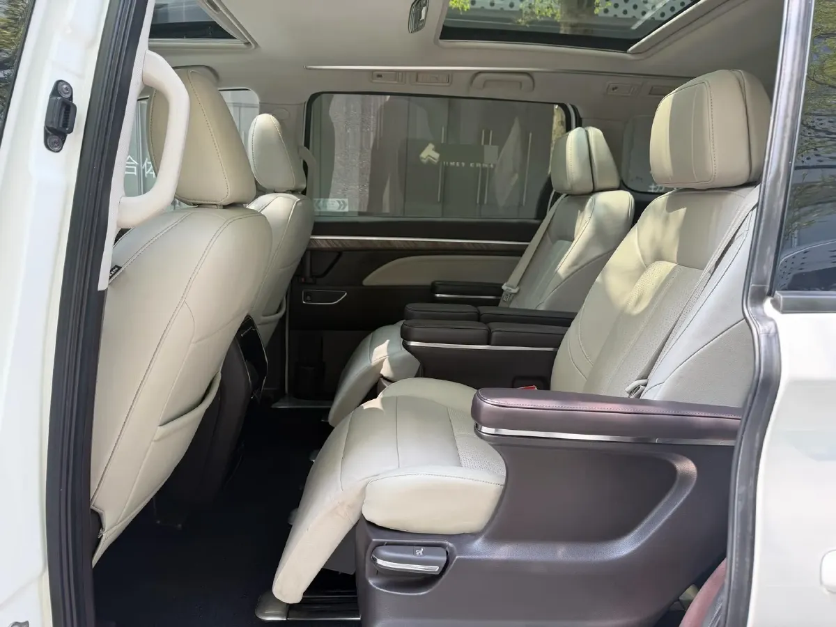 2021 GAC Trumpchi M8 2.0T 252HP L4 8AT,autocango,china used car exporter,china ev exporter,chinese used car exporter,chinese used ev exporter