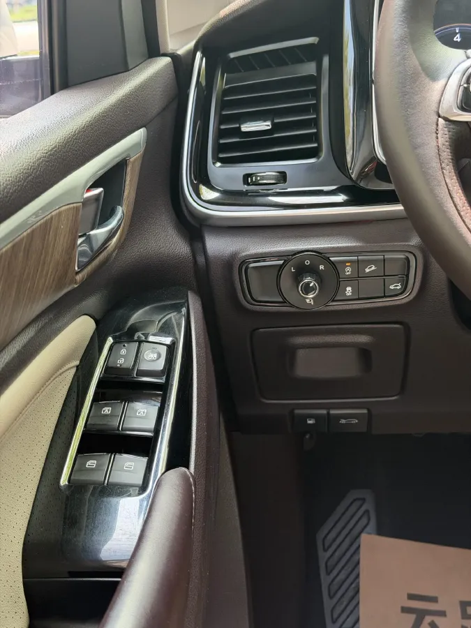 2021 GAC Trumpchi M8 2.0T 252HP L4 8AT,autocango,china used car exporter,china ev exporter,chinese used car exporter,chinese used ev exporter