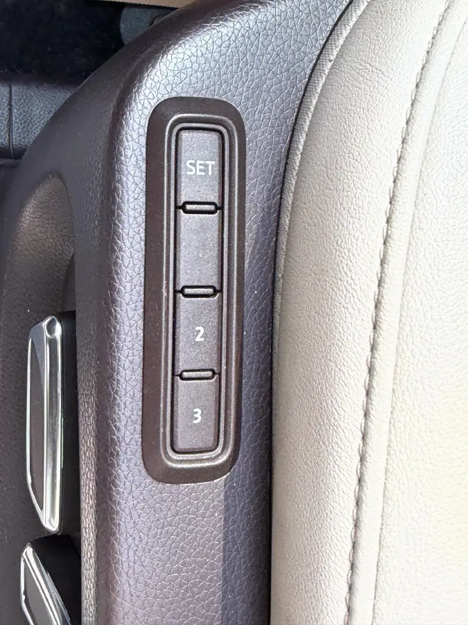 2021 GAC Trumpchi M8 2.0T 252HP L4 8AT,autocango,china used car exporter,china ev exporter,chinese used car exporter,chinese used ev exporter