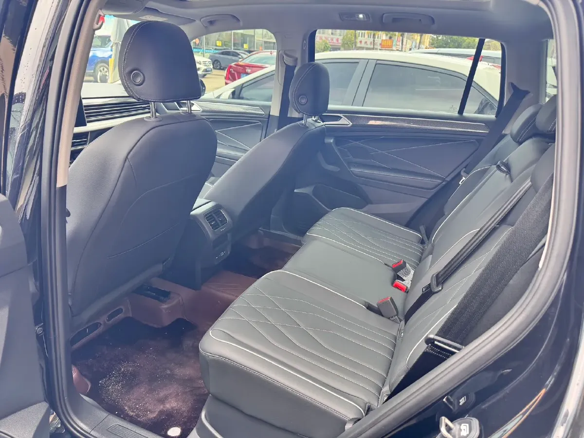 2025 Volkswagen Tiguan L 2.0T 186HP L4 7DCT,autocango,china used car exporter,china ev exporter,chinese used car exporter,chinese used ev exporter