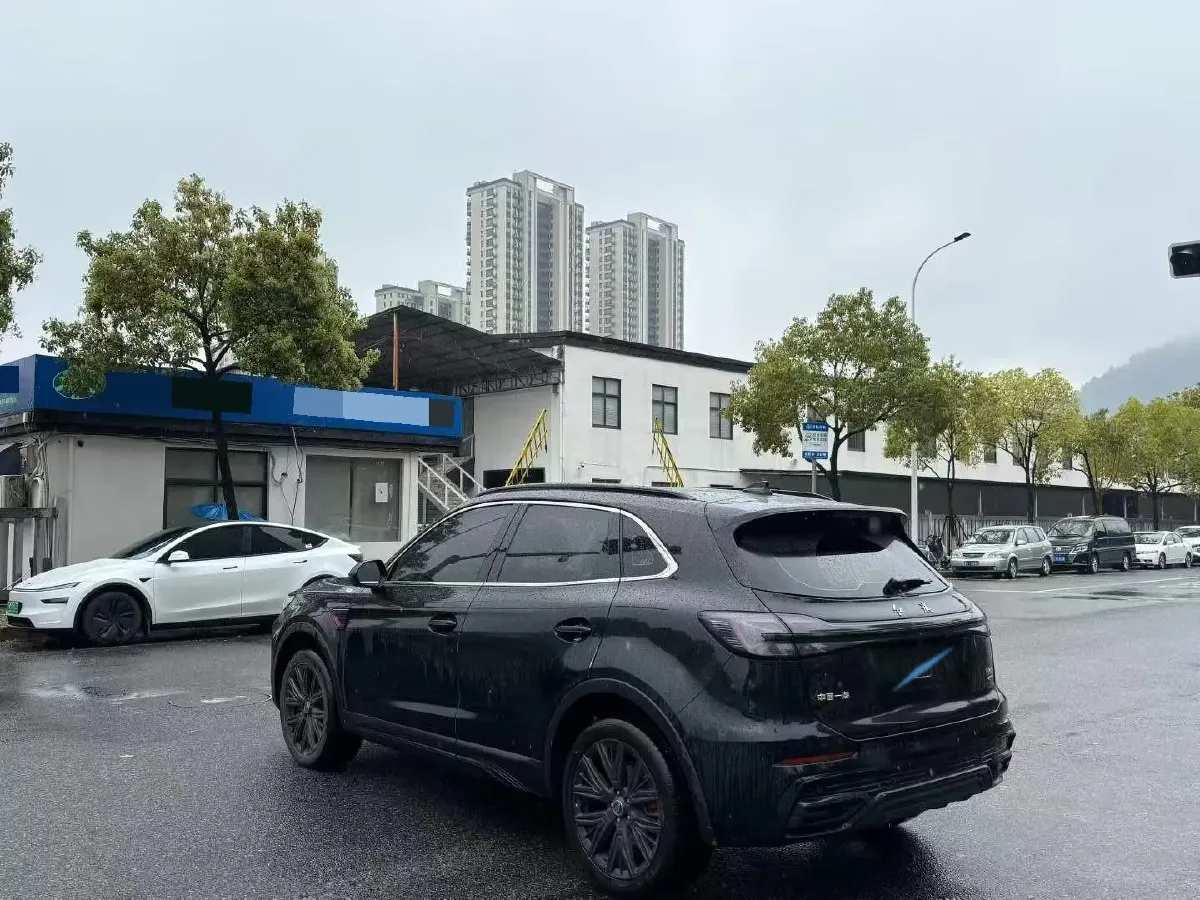 2025 HongQi HS5 2.0T 252HP L4 8AT,autocango,china used car exporter,china ev exporter,chinese used car exporter,chinese used ev exporter