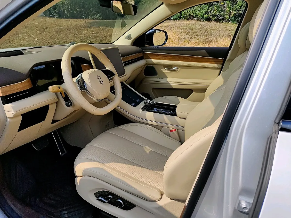 2024 AITO AITO M7 1.5T 152HP L4 REEV 40KWH,autocango,china used car exporter,china ev exporter,chinese used car exporter,chinese used ev exporter