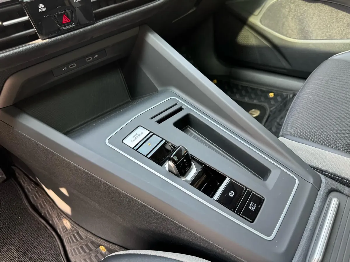 2024 Volkswagen Golf 1.4T 150HP L4 7DCT,autocango,china used car exporter,china ev exporter,chinese used car exporter,chinese used ev exporter