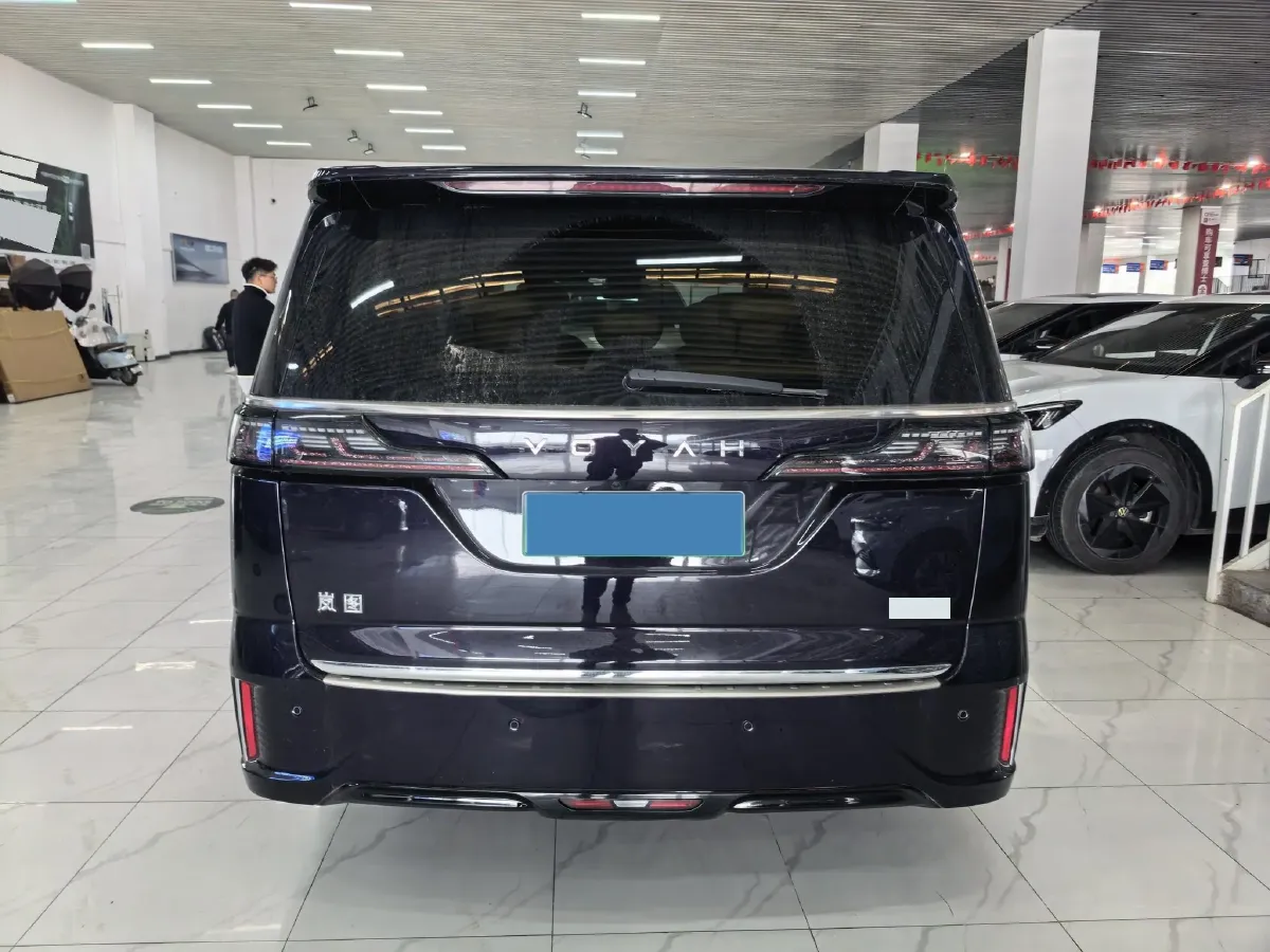 2024 Voyah Dream 1.5T 150HP L4 PHEV 43KWH,autocango,china used car exporter,china ev exporter,chinese used car exporter,chinese used ev exporter