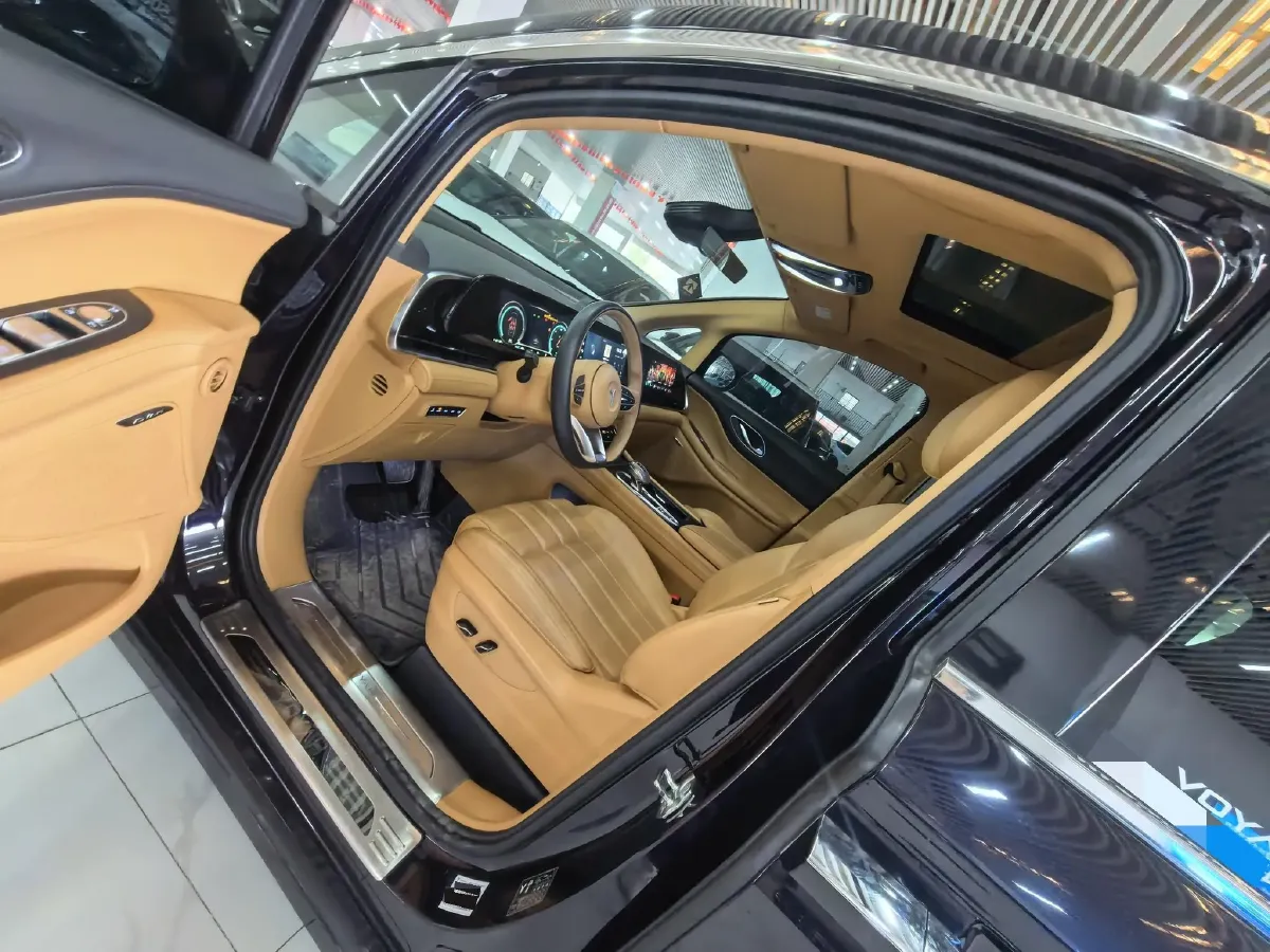 2024 Voyah Dream 1.5T 150HP L4 PHEV 43KWH,autocango,china used car exporter,china ev exporter,chinese used car exporter,chinese used ev exporter