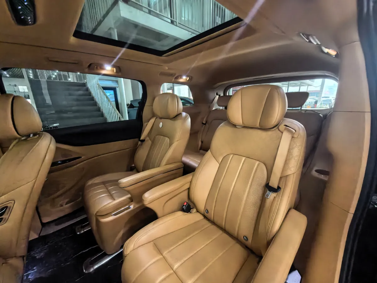 2024 Voyah Dream 1.5T 150HP L4 PHEV 43KWH,autocango,china used car exporter,china ev exporter,chinese used car exporter,chinese used ev exporter