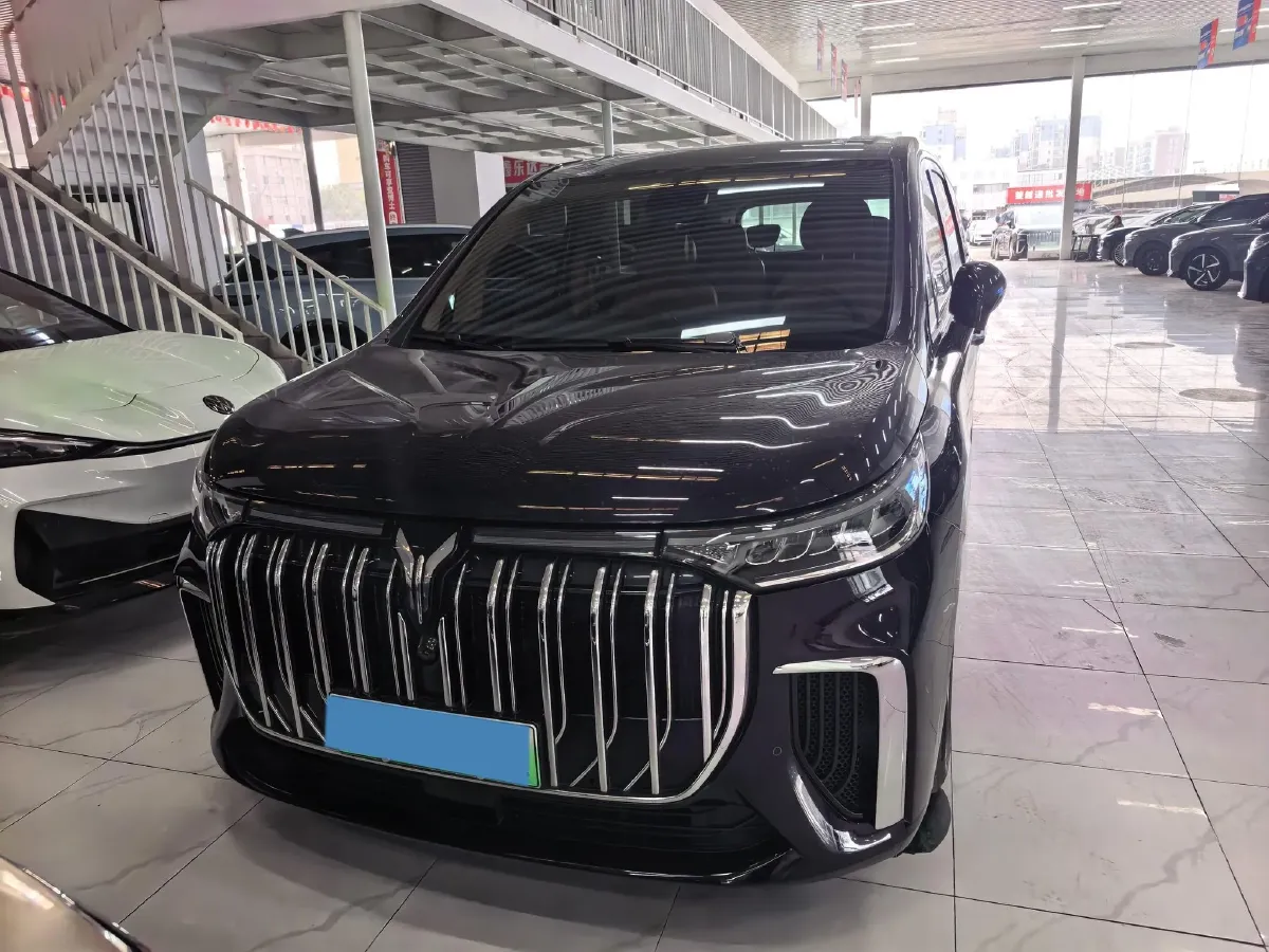 2024 Voyah Dream 1.5T 150HP L4 PHEV 43KWH,autocango,china used car exporter,china ev exporter,chinese used car exporter,chinese used ev exporter
