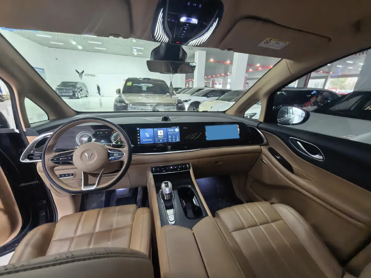 2024 Voyah Dream 1.5T 150HP L4 PHEV 43KWH,autocango,china used car exporter,china ev exporter,chinese used car exporter,chinese used ev exporter