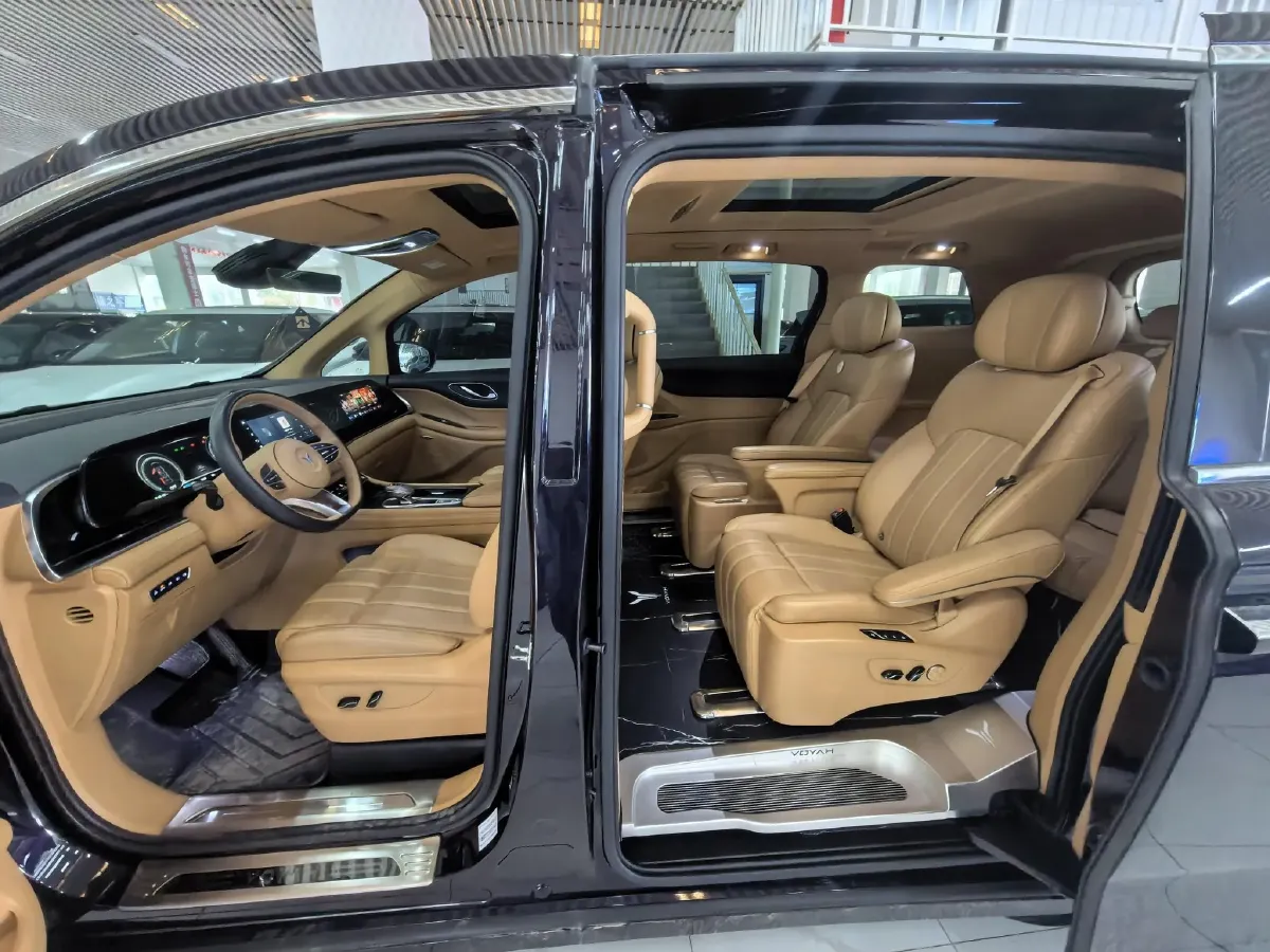 2024 Voyah Dream 1.5T 150HP L4 PHEV 43KWH,autocango,china used car exporter,china ev exporter,chinese used car exporter,chinese used ev exporter