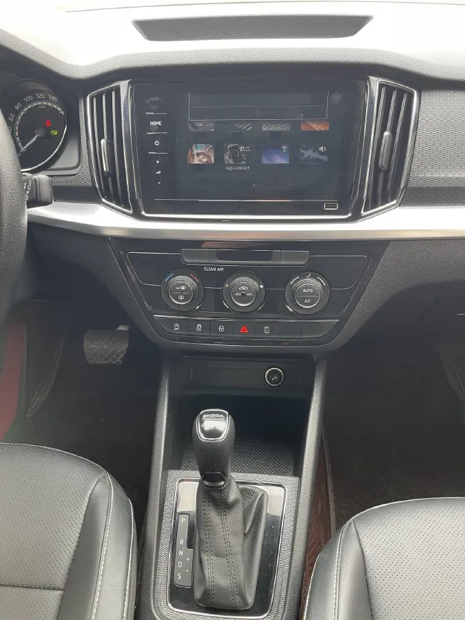 2022 Skoda Kamiq 1.5L 112HP L4 6AT,autocango,china used car exporter,china ev exporter,chinese used car exporter,chinese used ev exporter