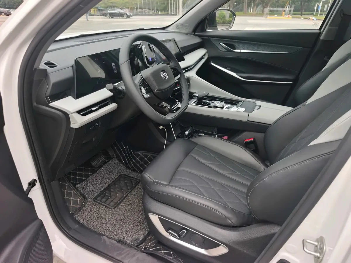 2024 ChangAn CS75 Plus 1.5T 188HP L4 8AT,autocango,china used car exporter,china ev exporter,chinese used car exporter,chinese used ev exporter