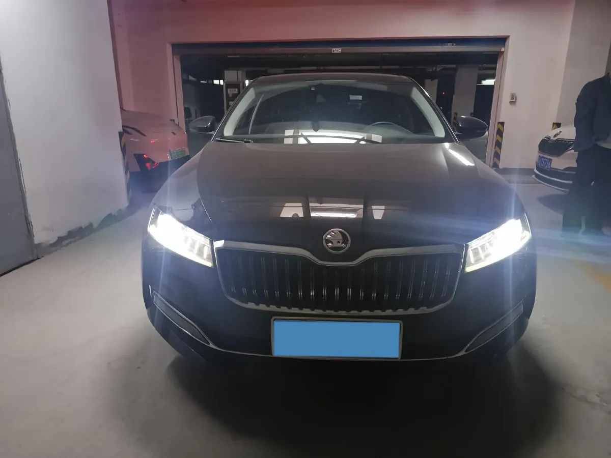 2021 Skoda Superb 1.4T 150HP L4 7DCT,autocango,china used car exporter,china ev exporter,chinese used car exporter,chinese used ev exporter