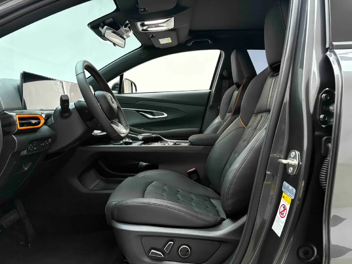 2022 ChangAn UNI-T 1.5T 188HP L4 7DCT,autocango,china used car exporter,china ev exporter,chinese used car exporter,chinese used ev exporter