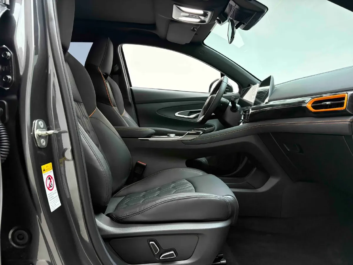 2022 ChangAn UNI-T 1.5T 188HP L4 7DCT,autocango,china used car exporter,china ev exporter,chinese used car exporter,chinese used ev exporter