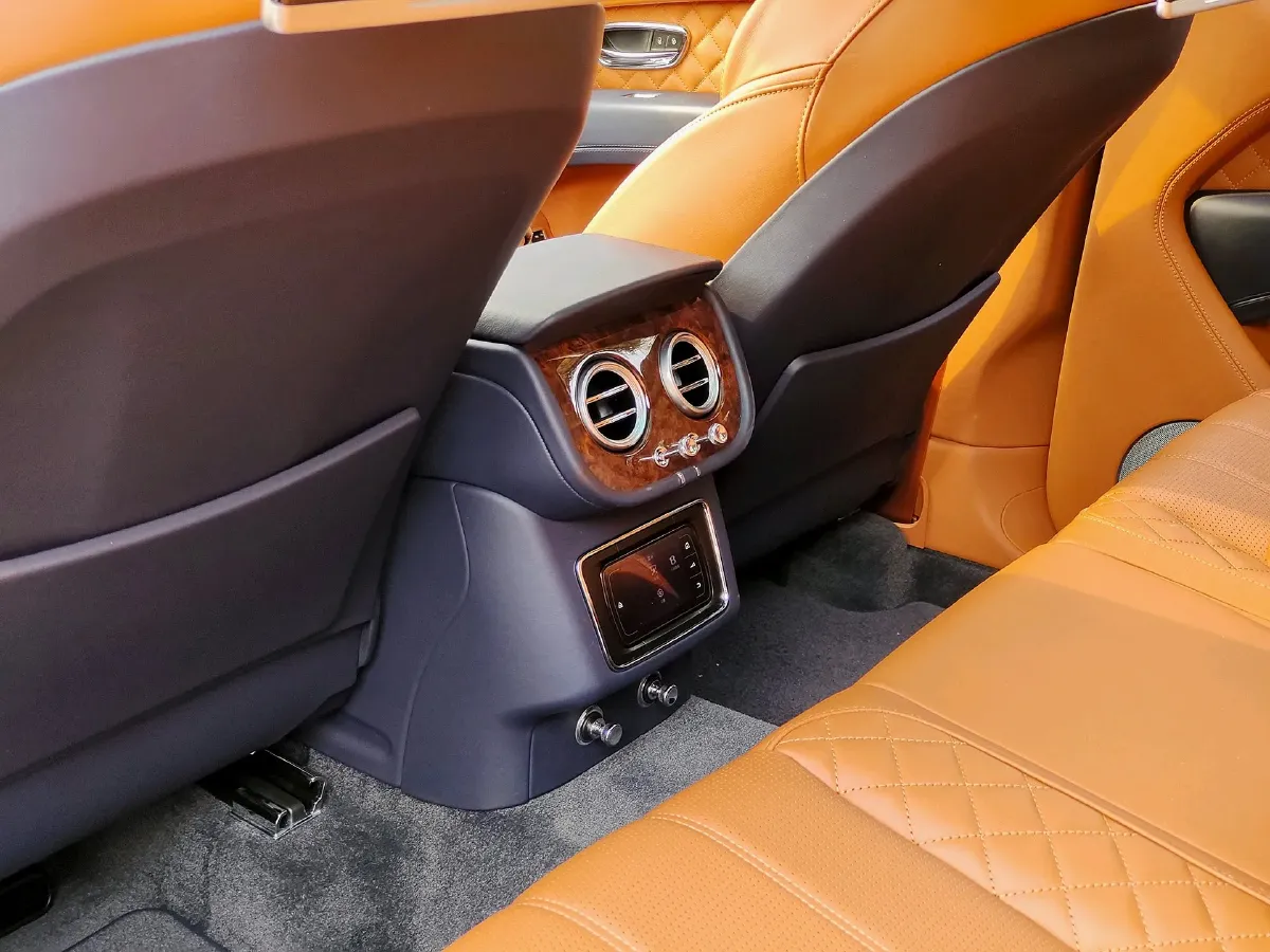 2016 Bentley Bentayga 6.0T 608HP W12 8AT,autocango,china used car exporter,china ev exporter,chinese used car exporter,chinese used ev exporter