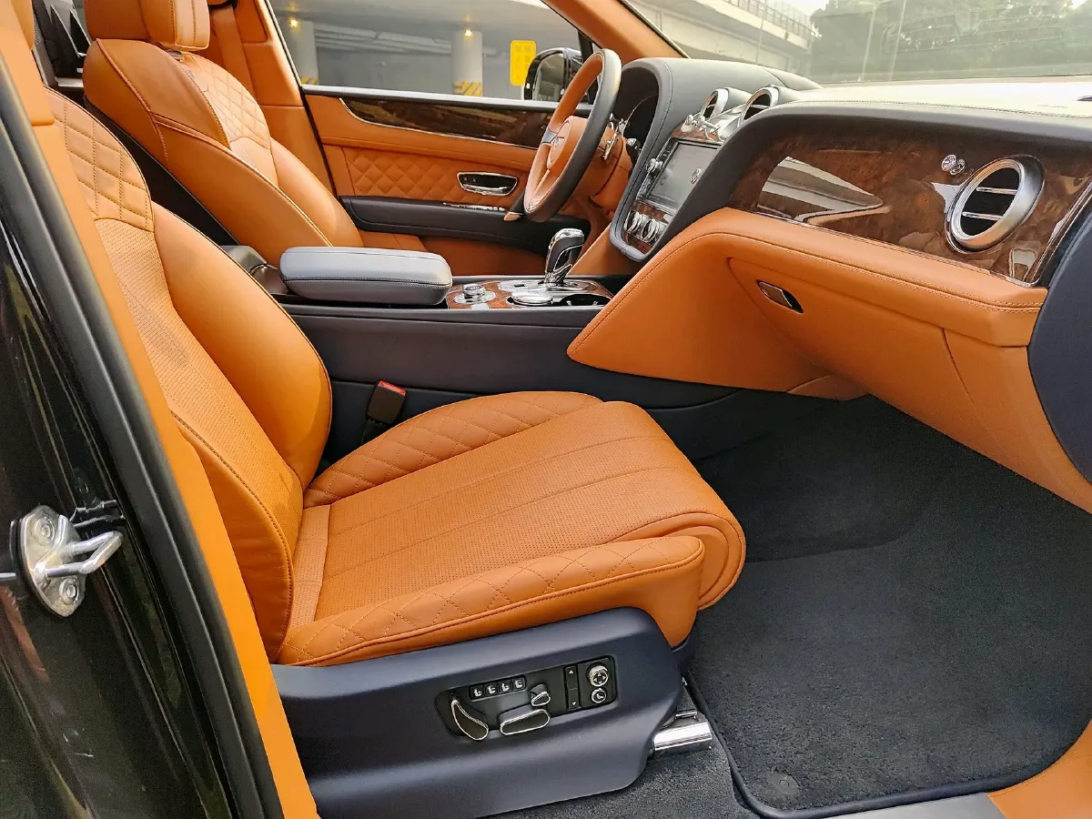 2016 Bentley Bentayga 6.0T 608HP W12 8AT,autocango,china used car exporter,china ev exporter,chinese used car exporter,chinese used ev exporter