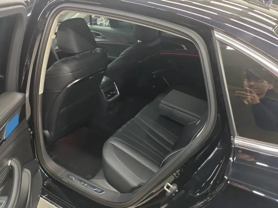 2024 HongQi H5 2.0T 224HP L4 8AT,autocango,china used car exporter,china ev exporter,chinese used car exporter,chinese used ev exporter