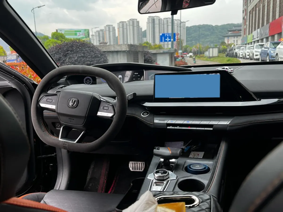 2023 ChangAn UNI-V 2.0T 233HP L4 8AT,autocango,china used car exporter,china ev exporter,chinese used car exporter,chinese used ev exporter