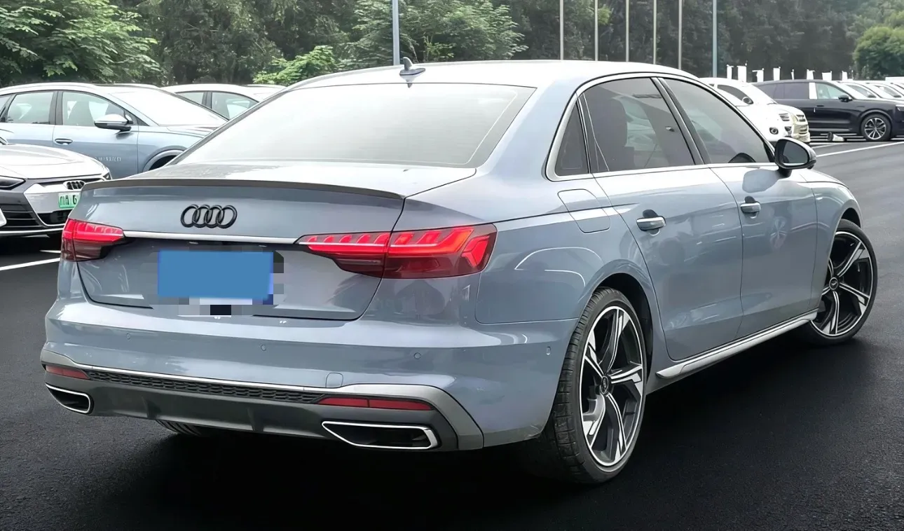 2022 Audi A4L 2.0T 190HP L4 7DCT,autocango,china used car exporter,china ev exporter,chinese used car exporter,chinese used ev exporter