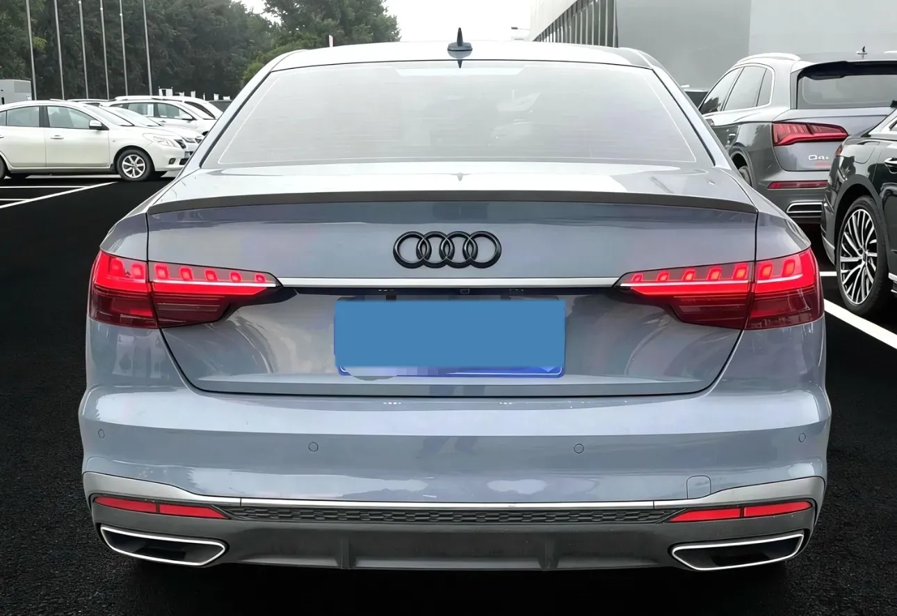 2022 Audi A4L 2.0T 190HP L4 7DCT,autocango,china used car exporter,china ev exporter,chinese used car exporter,chinese used ev exporter