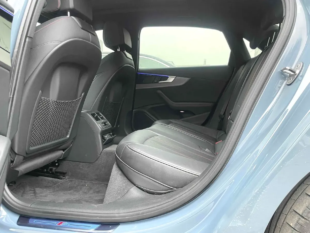 2022 Audi A4L 2.0T 190HP L4 7DCT,autocango,china used car exporter,china ev exporter,chinese used car exporter,chinese used ev exporter