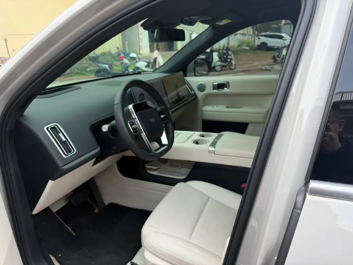 2024 Li L6 Range Extended 154HP L4 REEV 36.8KWH,autocango,china used car exporter,china ev exporter,chinese used car exporter,chinese used ev exporter