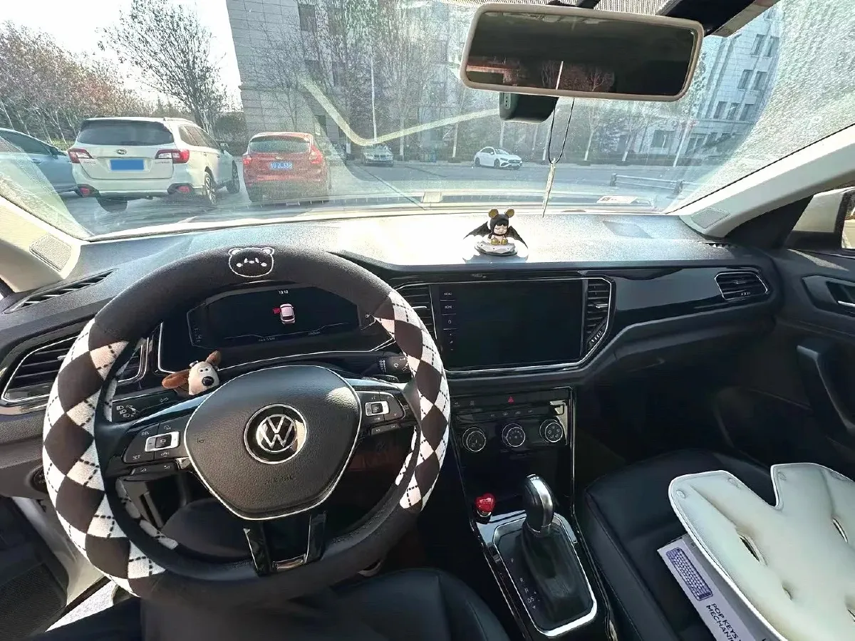 2021 Volkswagen T-Roc 1.4T 150HP L4 7DCT,autocango,china used car exporter,china ev exporter,chinese used car exporter,chinese used ev exporter