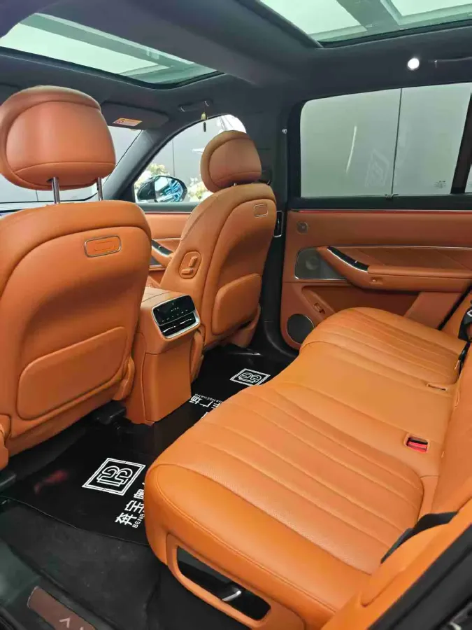 2025 AITO AITO M8 REEV 160HP REEV 53.4KWH,autocango,china used car exporter,china ev exporter,chinese used car exporter,chinese used ev exporter