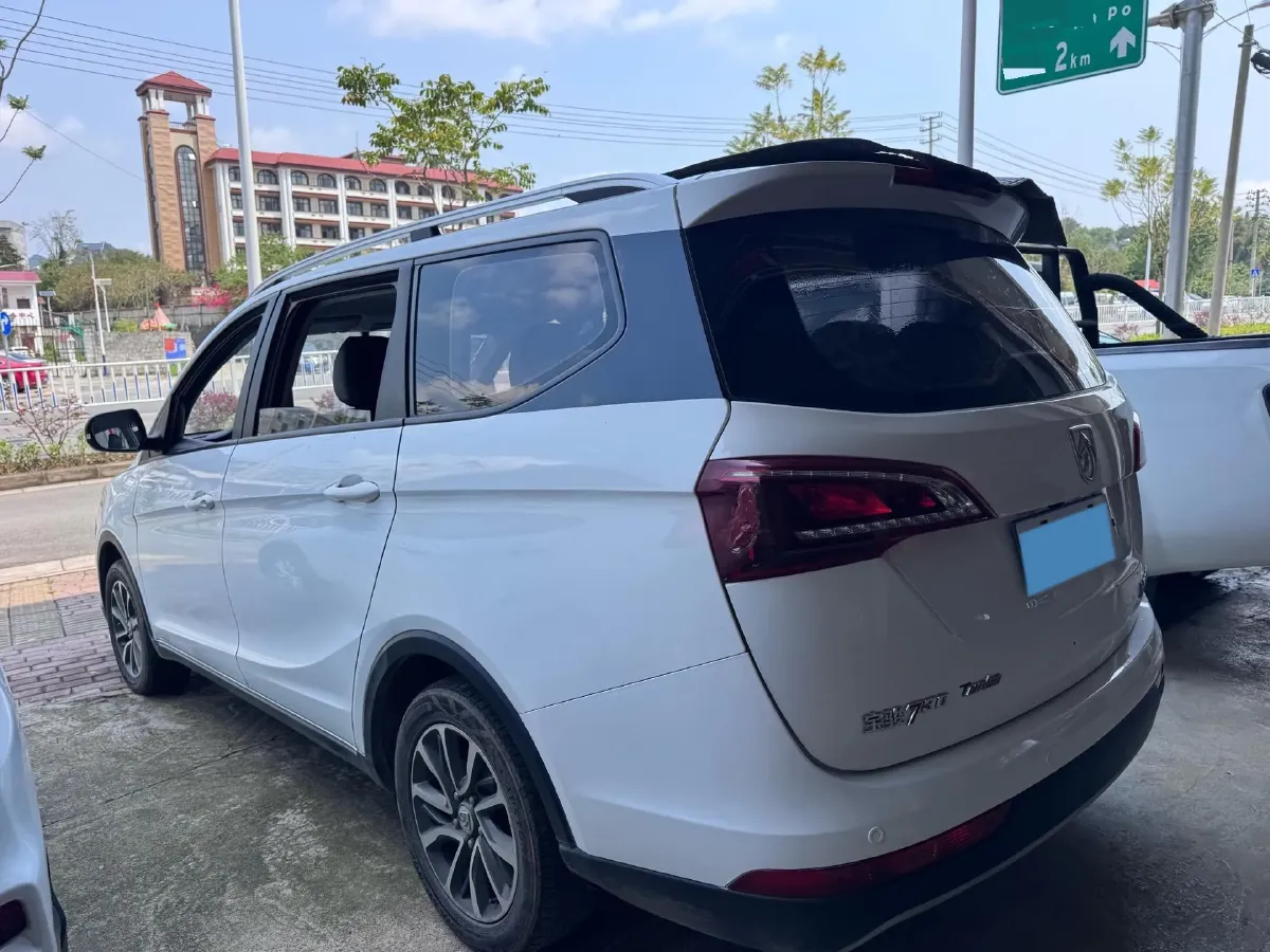 2019 BaoJun 730 1.5T 150HP L4 6MT,autocango,china used car exporter,china ev exporter,chinese used car exporter,chinese used ev exporter