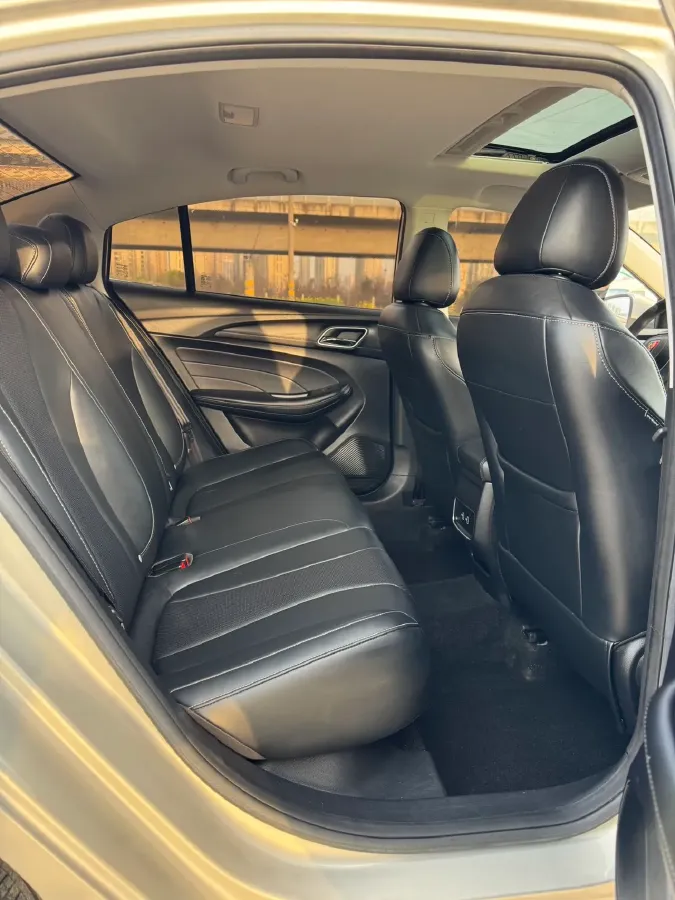 2019 Roewe i5 1.5L 120HP L4 CVT,autocango,china used car exporter,china ev exporter,chinese used car exporter,chinese used ev exporter