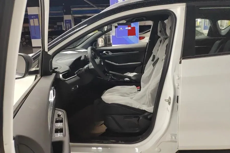 2025 Geely Coolray 1.5T 181HP L4 7DCT,autocango,china used car exporter,china ev exporter,chinese used car exporter,chinese used ev exporter