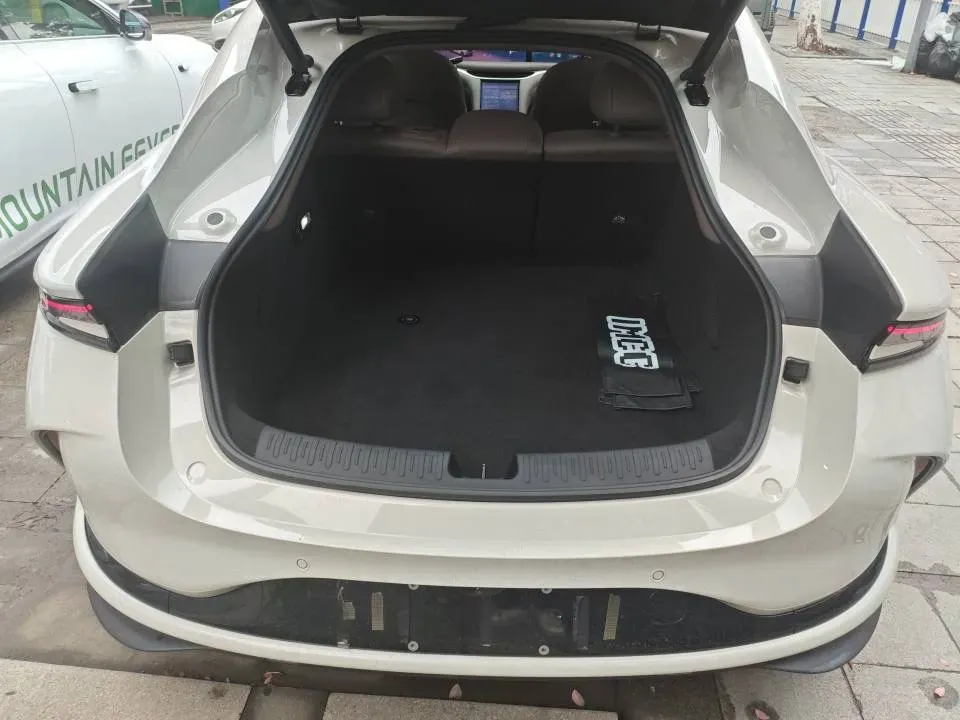 2024 IM L6 BEV 100KWH,autocango,china used car exporter,china ev exporter,chinese used car exporter,chinese used ev exporter