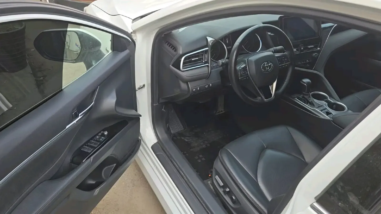 2023 Toyota Camry 2.5L 178HP L4 E-CVT Hybrid,autocango,china used car exporter,china ev exporter,chinese used car exporter,chinese used ev exporter