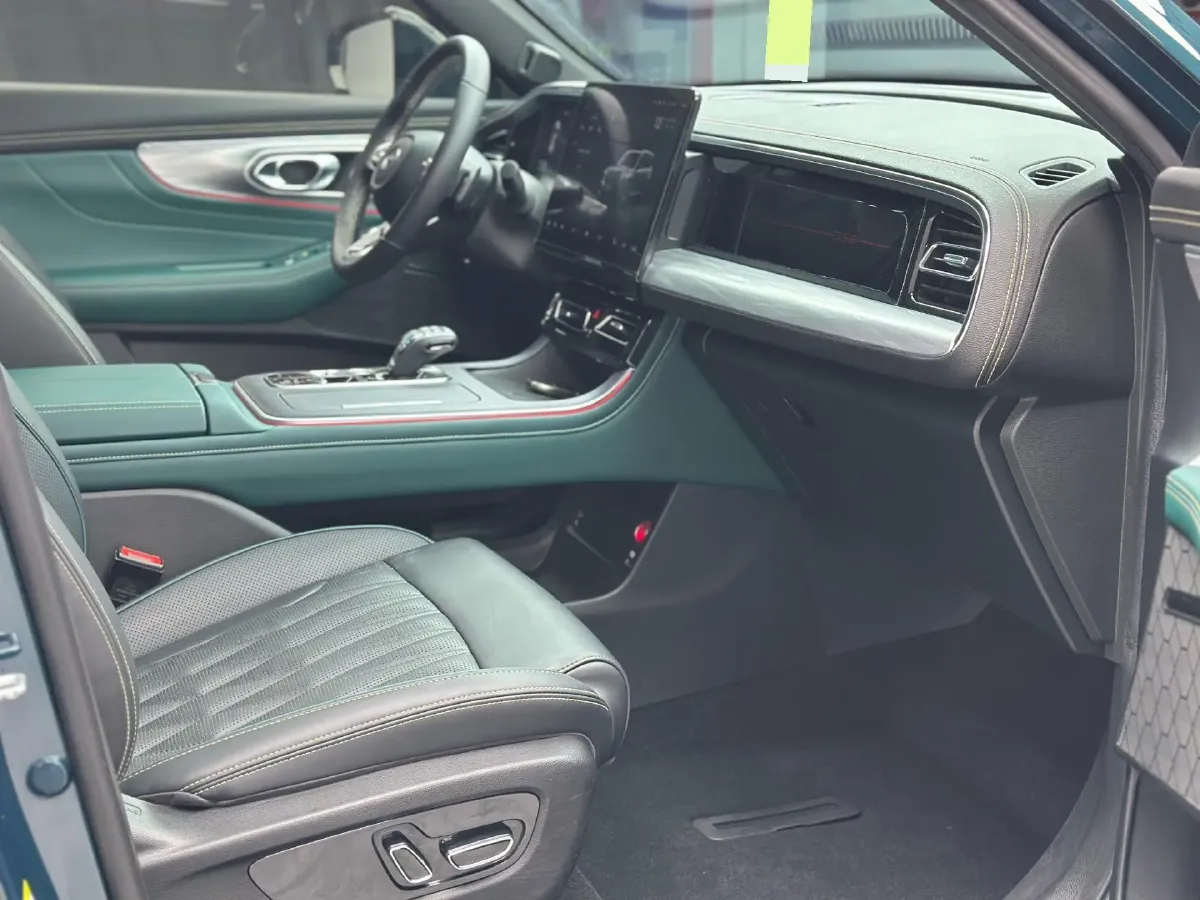 2022 GAC Trumpchi GS8 2.0T 252HP L4 8AT,autocango,china used car exporter,china ev exporter,chinese used car exporter,chinese used ev exporter