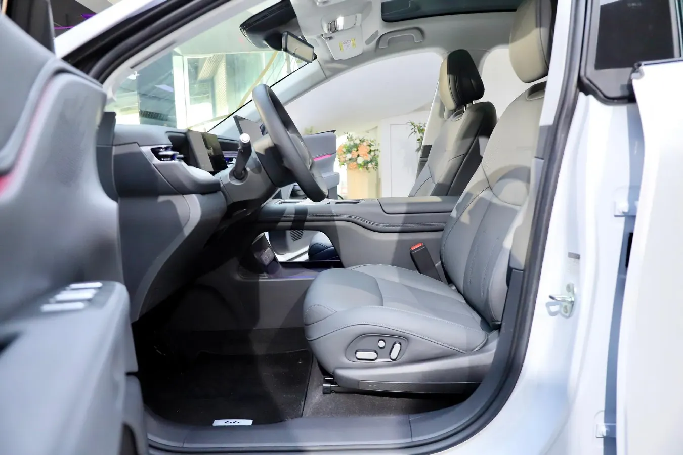 2025 Xpeng G6 BEV 68.5KWH,autocango,china used car exporter,china ev exporter,chinese used car exporter,chinese used ev exporter