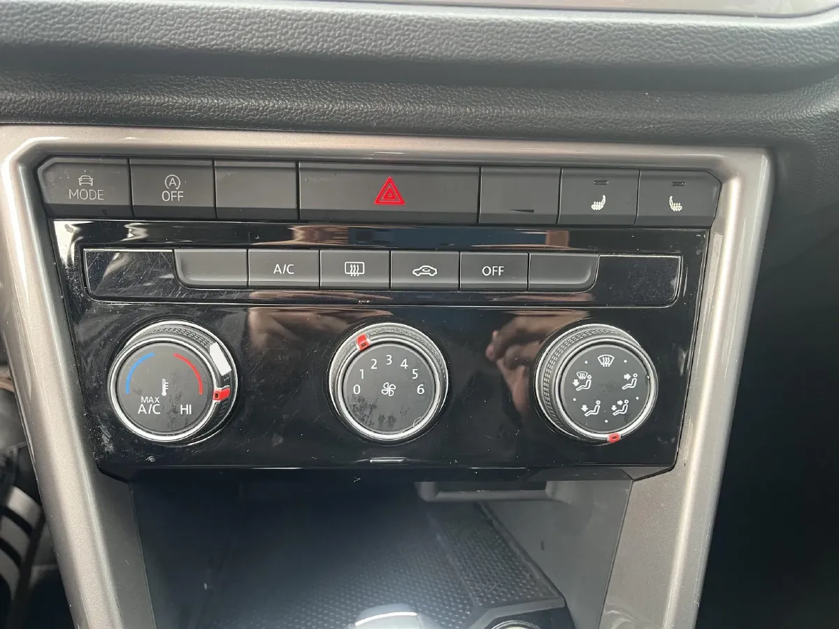 2022 Volkswagen T-Roc 1.4T 150HP L4 7DCT,autocango,china used car exporter,china ev exporter,chinese used car exporter,chinese used ev exporter