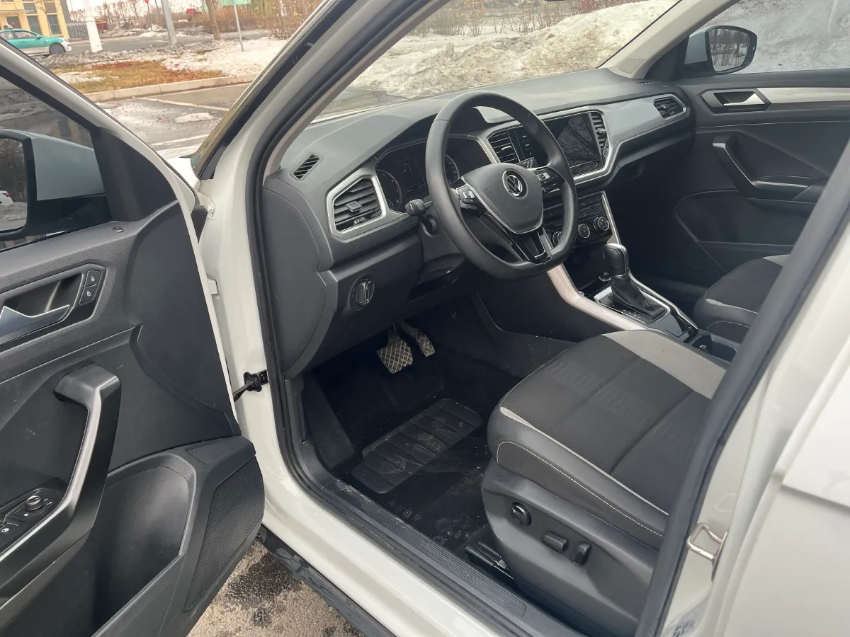 2022 Volkswagen T-Roc 1.4T 150HP L4 7DCT,autocango,china used car exporter,china ev exporter,chinese used car exporter,chinese used ev exporter