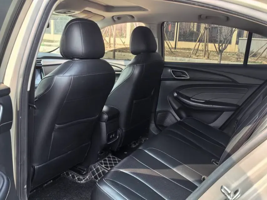 2019 Roewe i5 1.5T 169HP L4 7DCT,autocango,china used car exporter,china ev exporter,chinese used car exporter,chinese used ev exporter